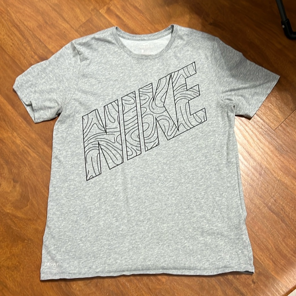 The Nike Tee Dri-Fit Size Large - Picture 1 of 9